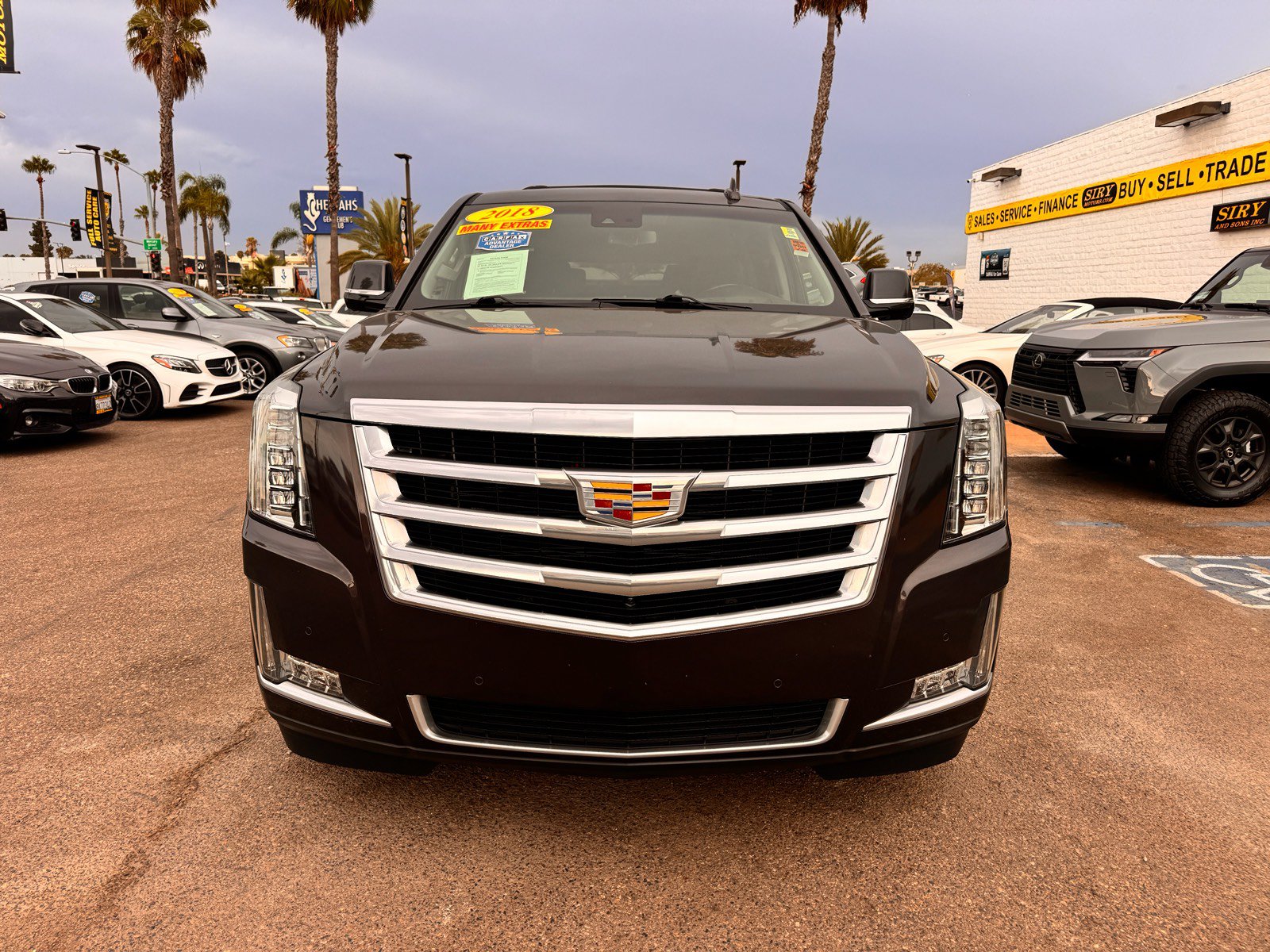 Used 2018 Cadillac Escalade ESV Luxury AWD/4WD image 2