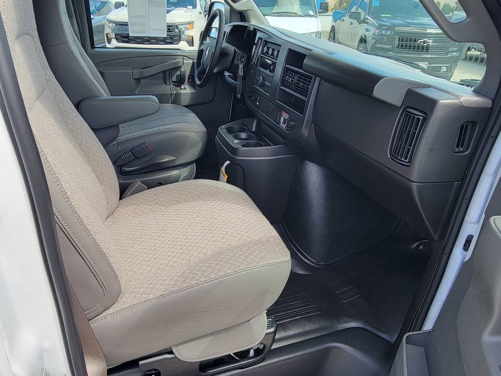 New 2026 Chevrolet Express 3500 Extended RWD image 12