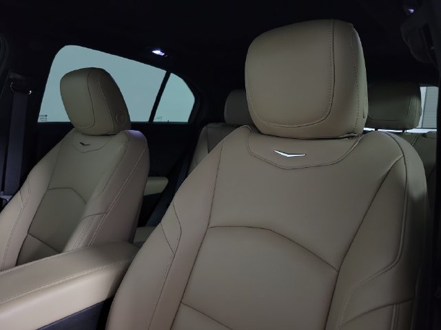 Used 2024 Cadillac XT4 Luxury w/ Cold Weather Package FWD image 19