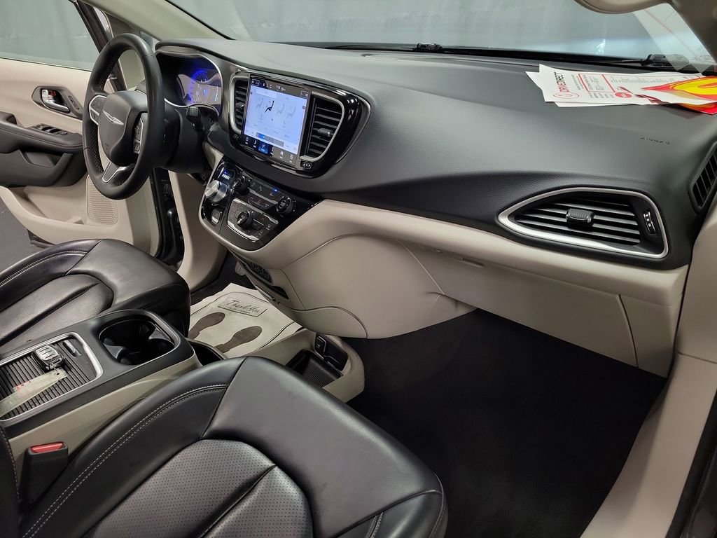 Used 2023 Chrysler Pacifica Touring-L image 24