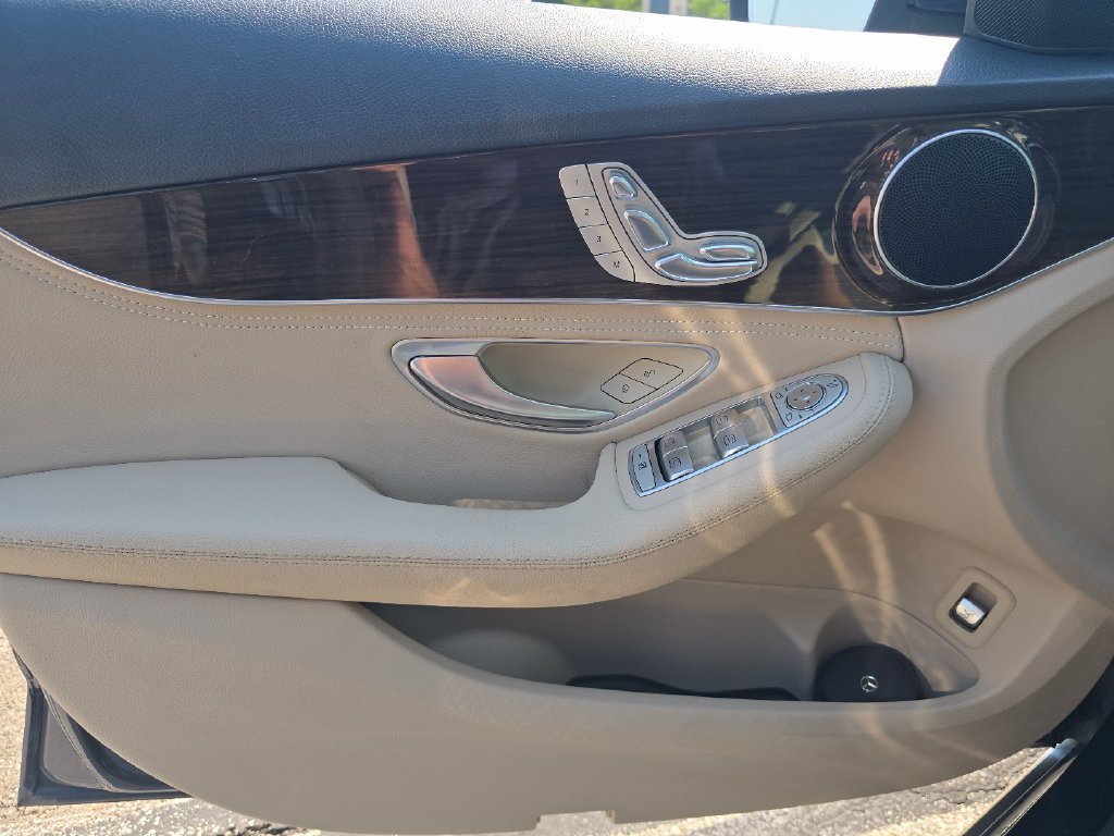 Used 2015 Mercedes-Benz C 300 4MATIC Sedan image 23