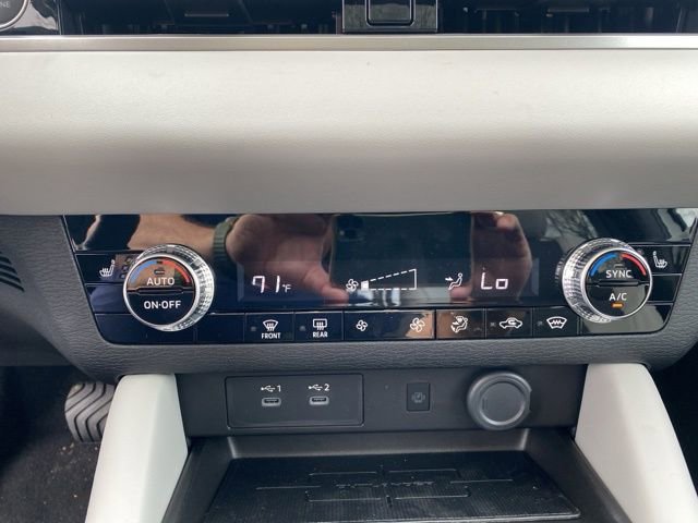 New 2025 Mitsubishi Outlander SE image 28