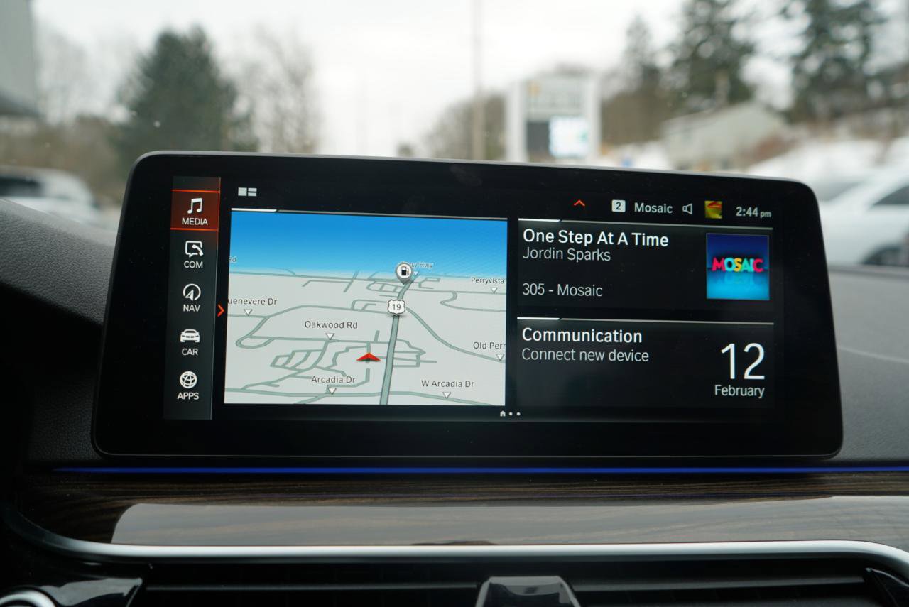 Used 2023 BMW 540i xDrive w/ M Sport Package image 34