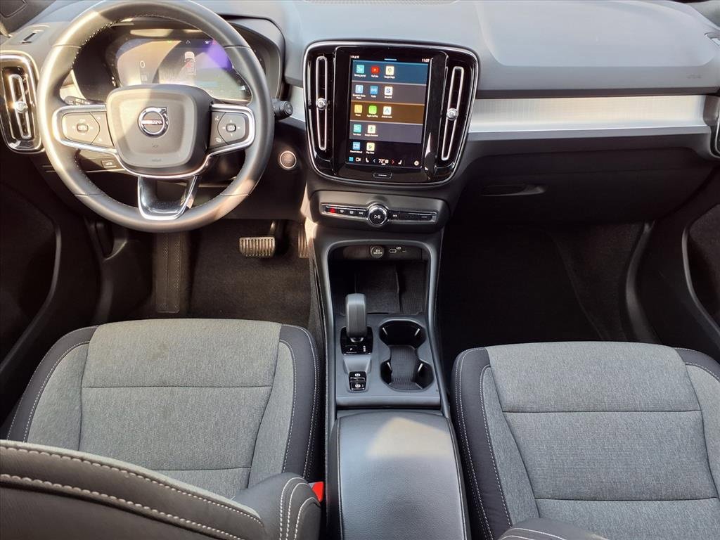 Used 2024 Volvo XC40 B5 Core image 15