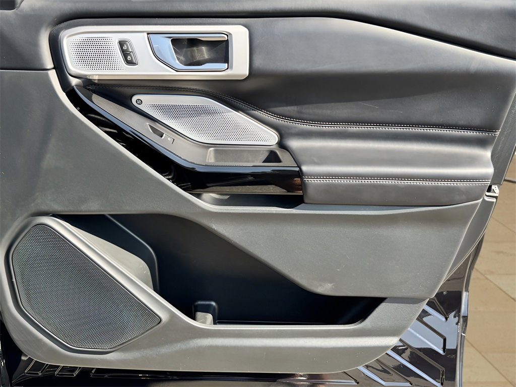 Used 2022 Ford Explorer Platinum w/ Equipment Group 601A image 31