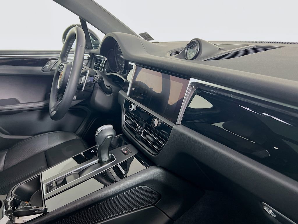 Certified 2023 Porsche Macan S image 31