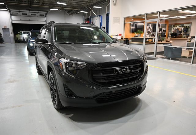 Used 2021 GMC Terrain SLT w/ Infotainment Package II image 3