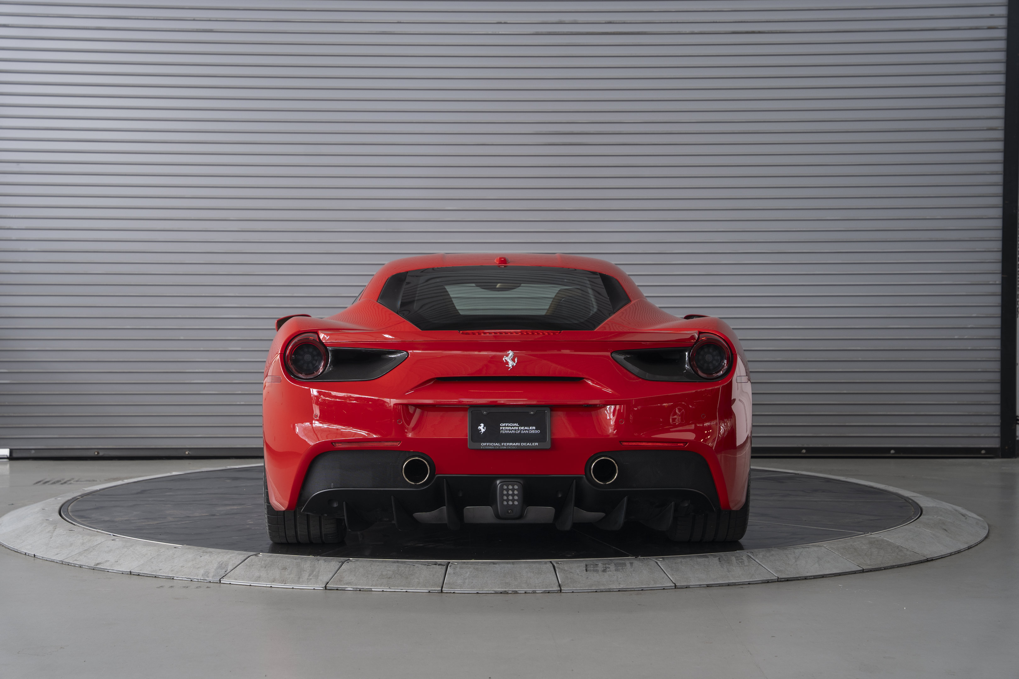 Used 2018 Ferrari 488 GTB RWD image 4