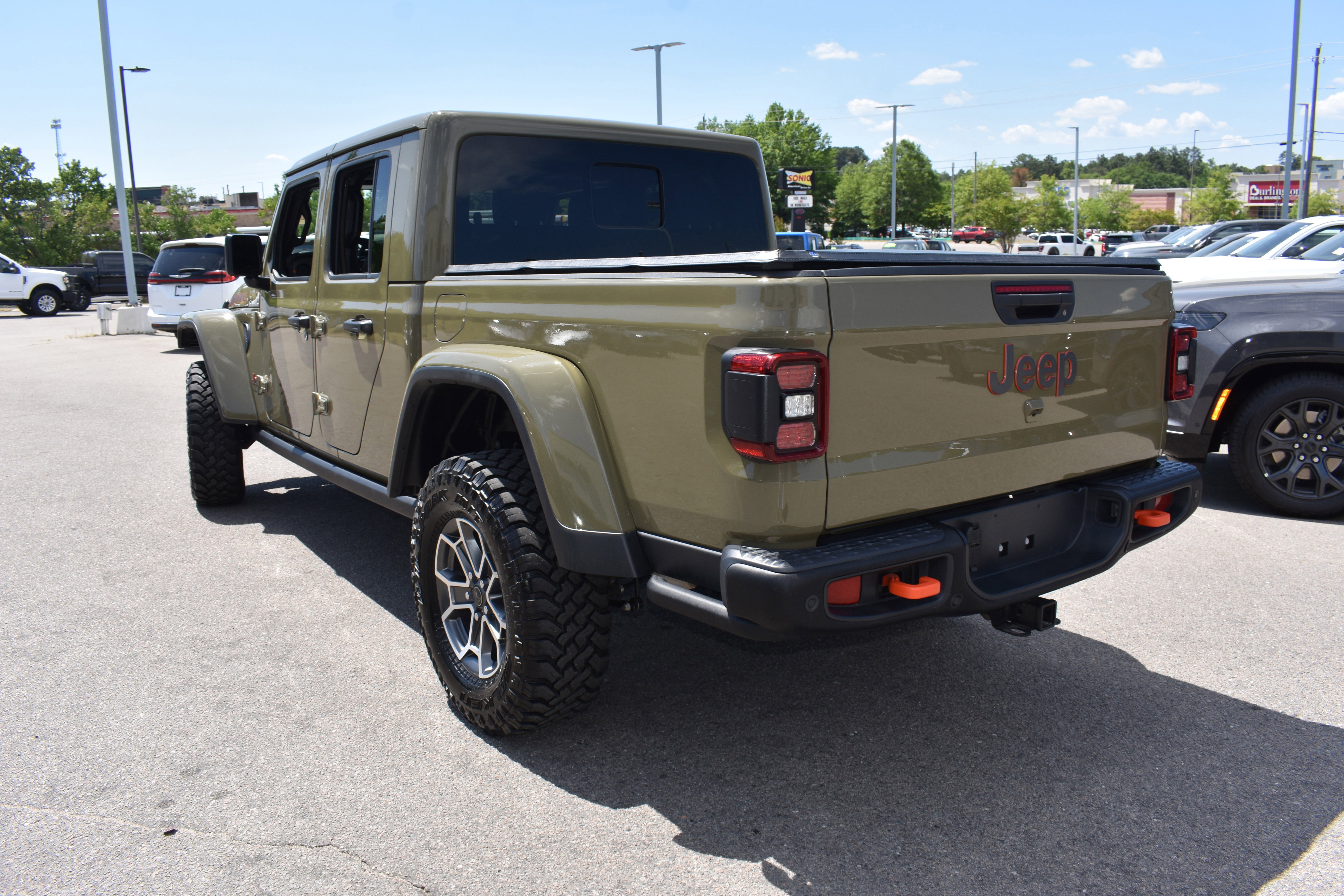 Used 2025 Jeep Gladiator Mojave image 7