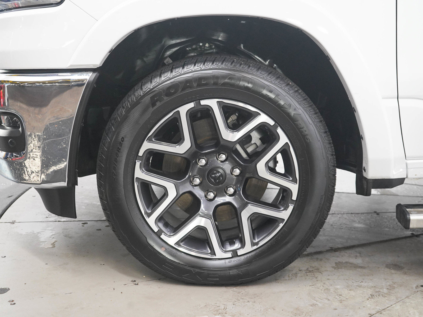 Used 2025 RAM 1500 Laramie AWD/4WD image 25