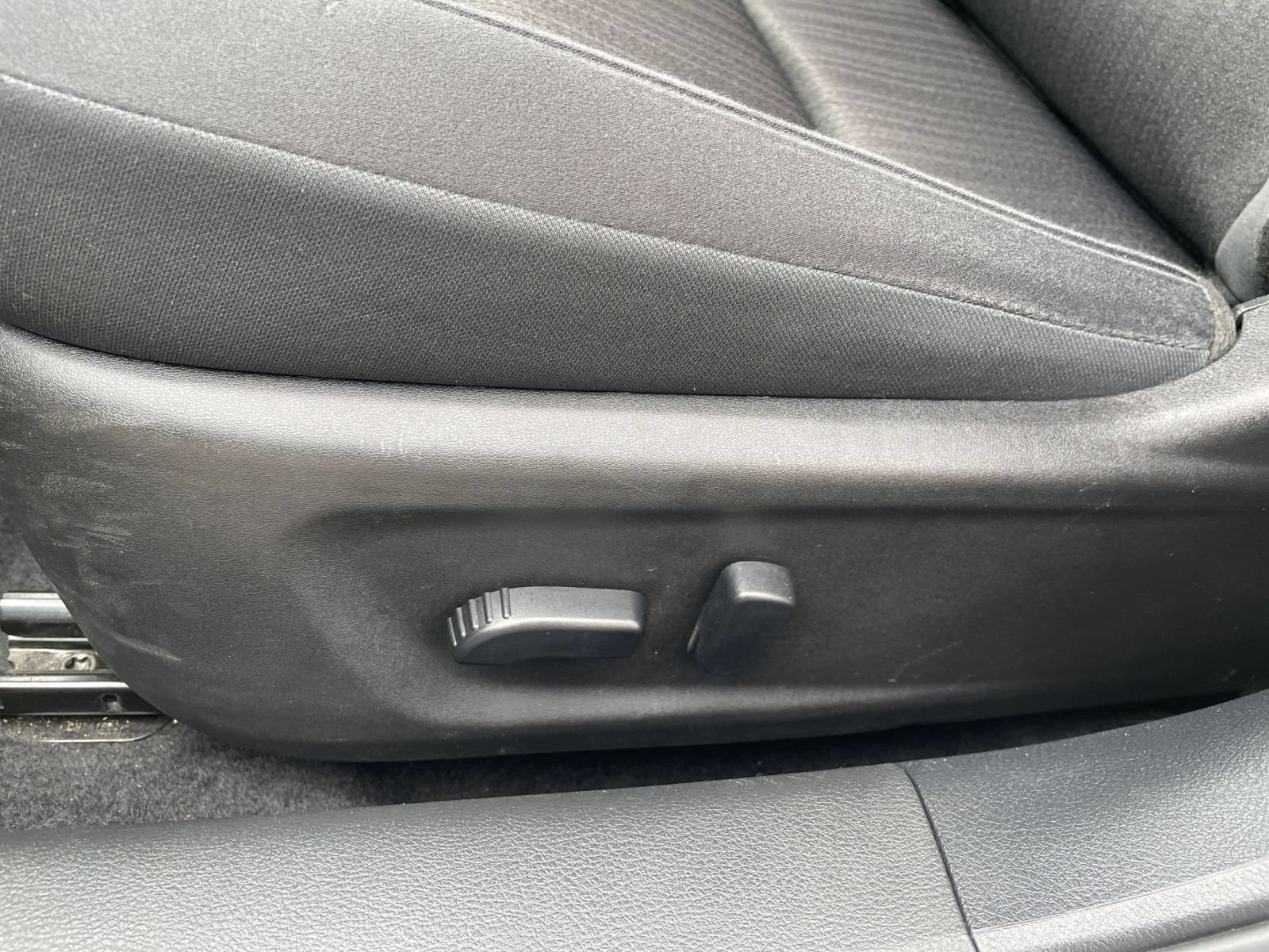 Used 2025 Nissan Altima 2.5 SV FWD image 21