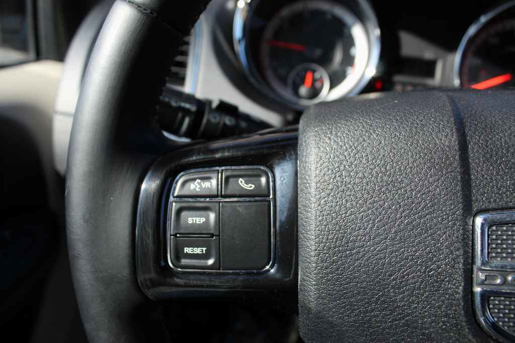 Used 2015 Dodge Grand Caravan SE image 15