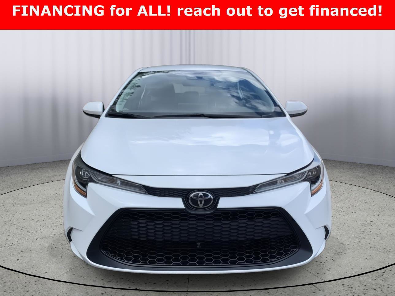 Used 2020 Toyota Corolla LE image 2