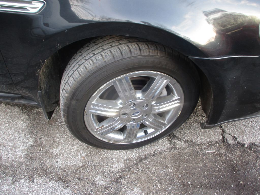 Used 2009 Ford Taurus Limited image 3