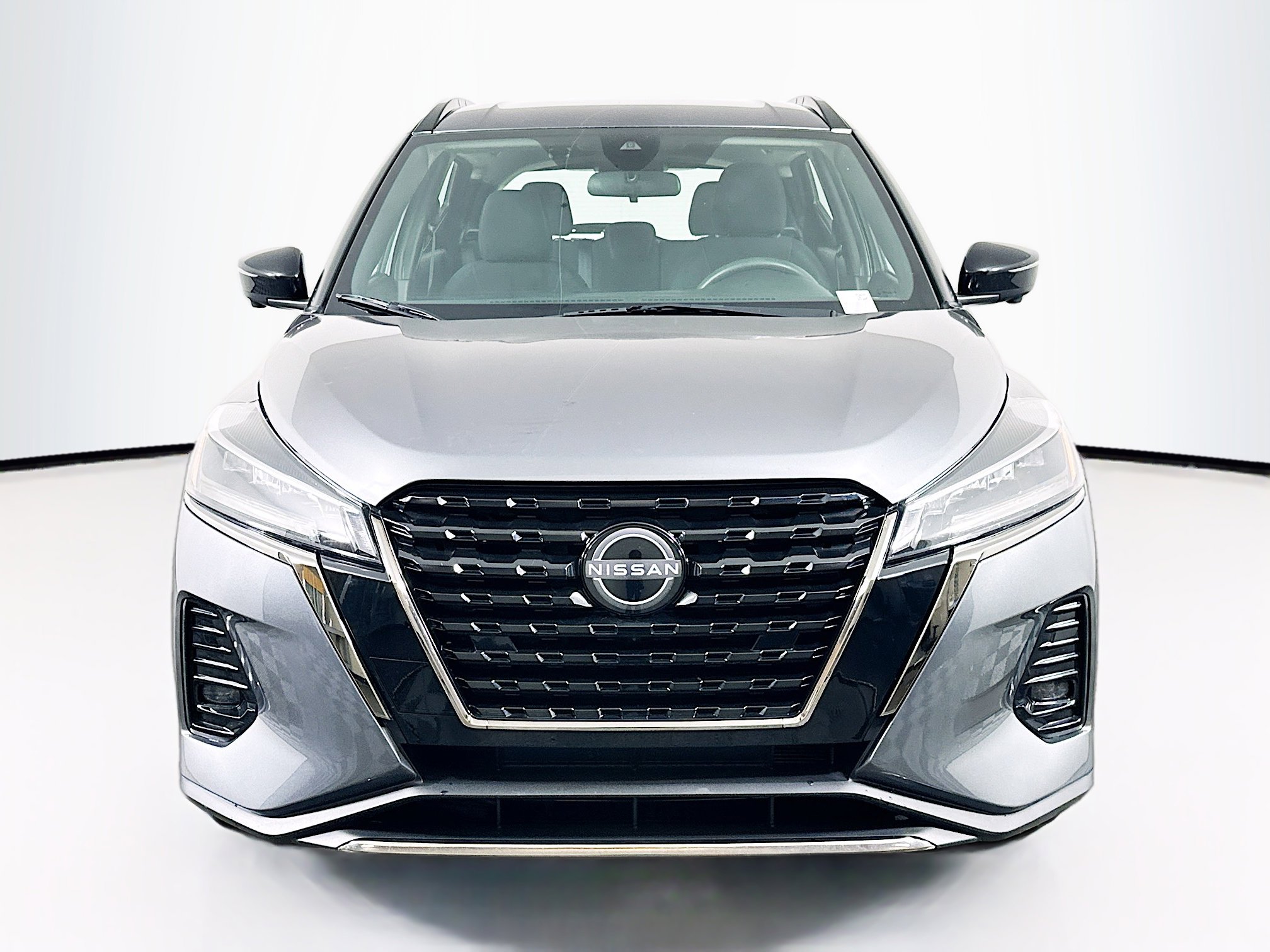 Used 2024 Nissan Kicks SR image 2