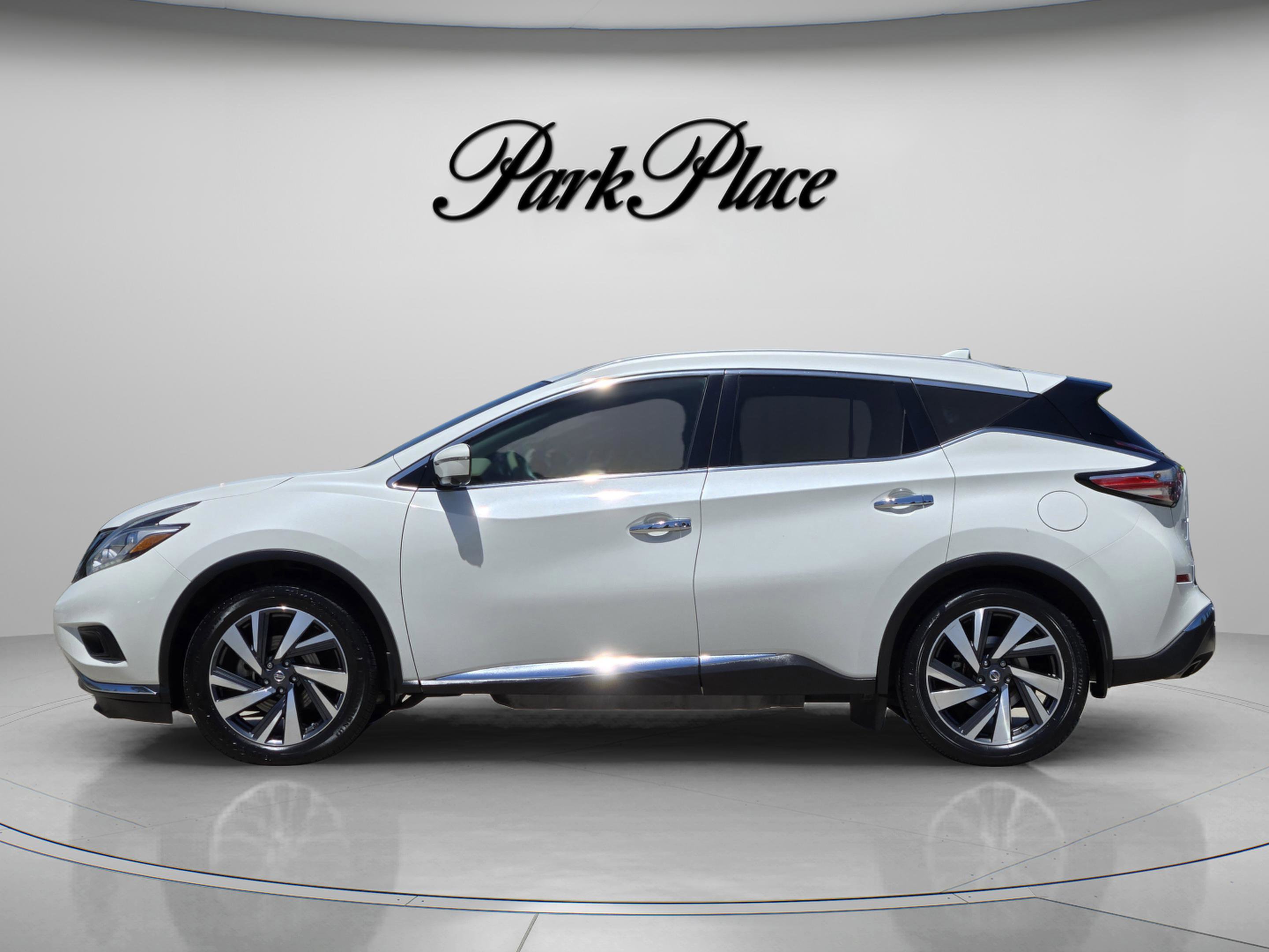 Used 2017 Nissan Murano Platinum w/ Platinum Technology Package FWD image 2