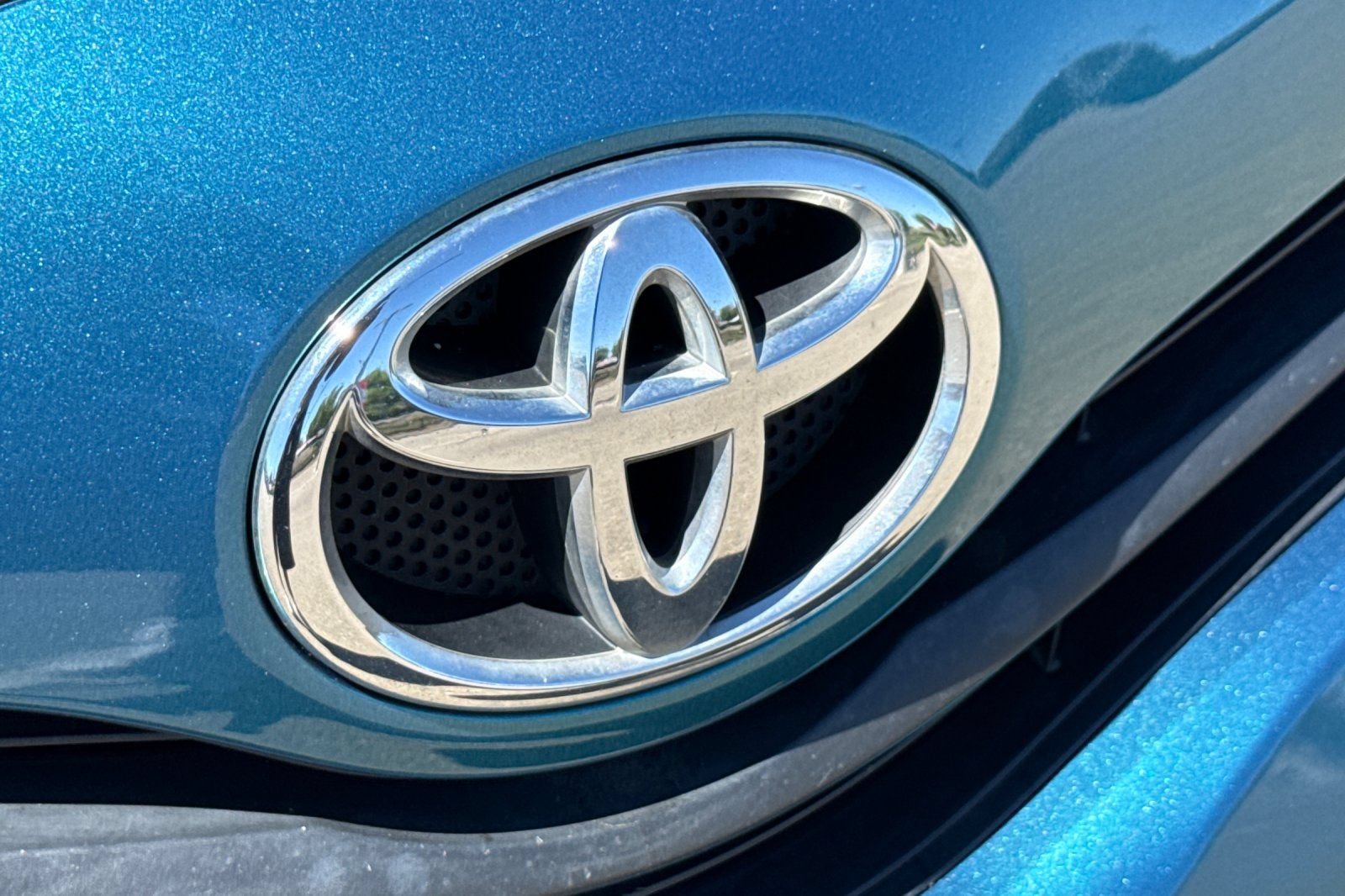 Used 2012 Toyota Yaris LE FWD image 42