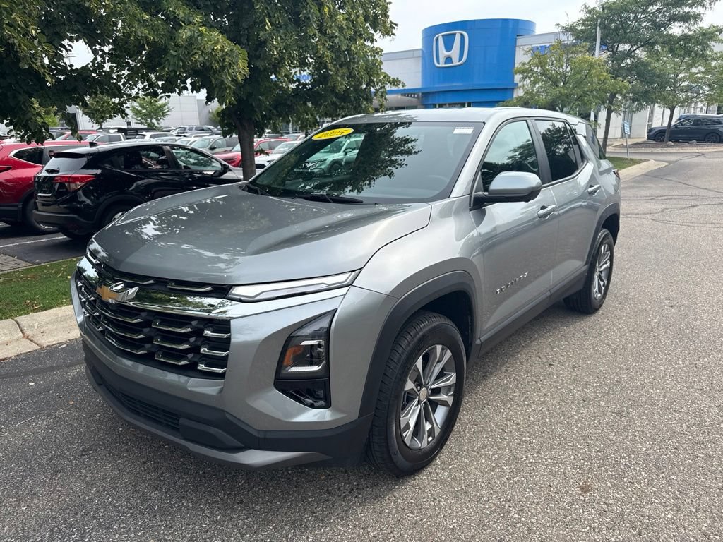 Used 2025 Chevrolet Equinox LT w/ Safety and Technology Package AWD/4WD image 1