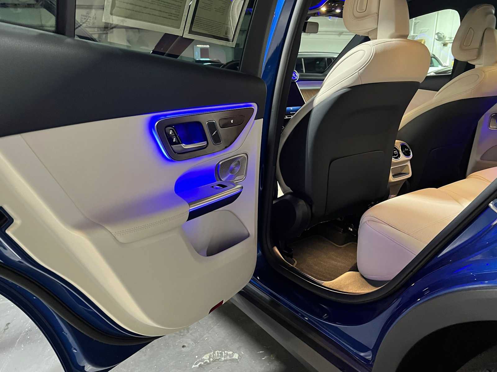 Used 2025 Mercedes-Benz GLC 300 image 17