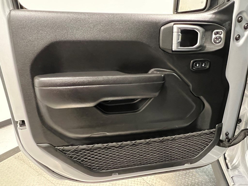 Used 2022 Jeep Wrangler Unlimited Rubicon w/ LED Lighting Group image 29