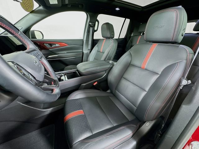 Used 2024 Chevrolet Traverse RS FWD image 11