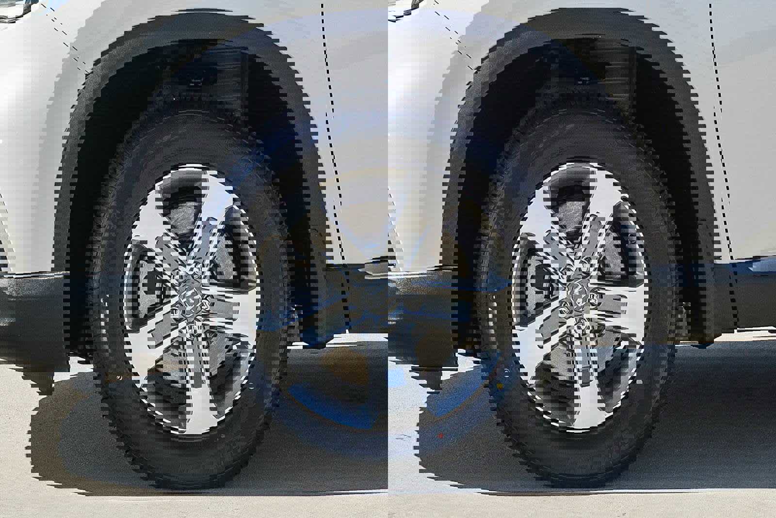 Used 2025 Honda Pilot EX-L image 8