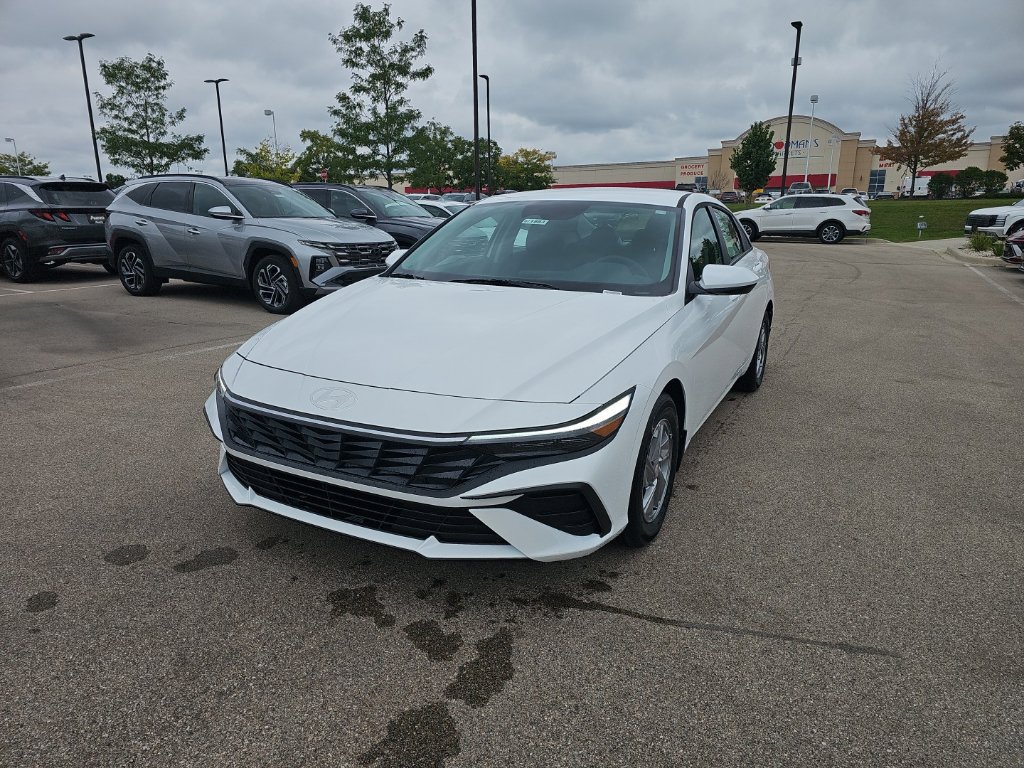 New 2026 Hyundai Elantra SE
