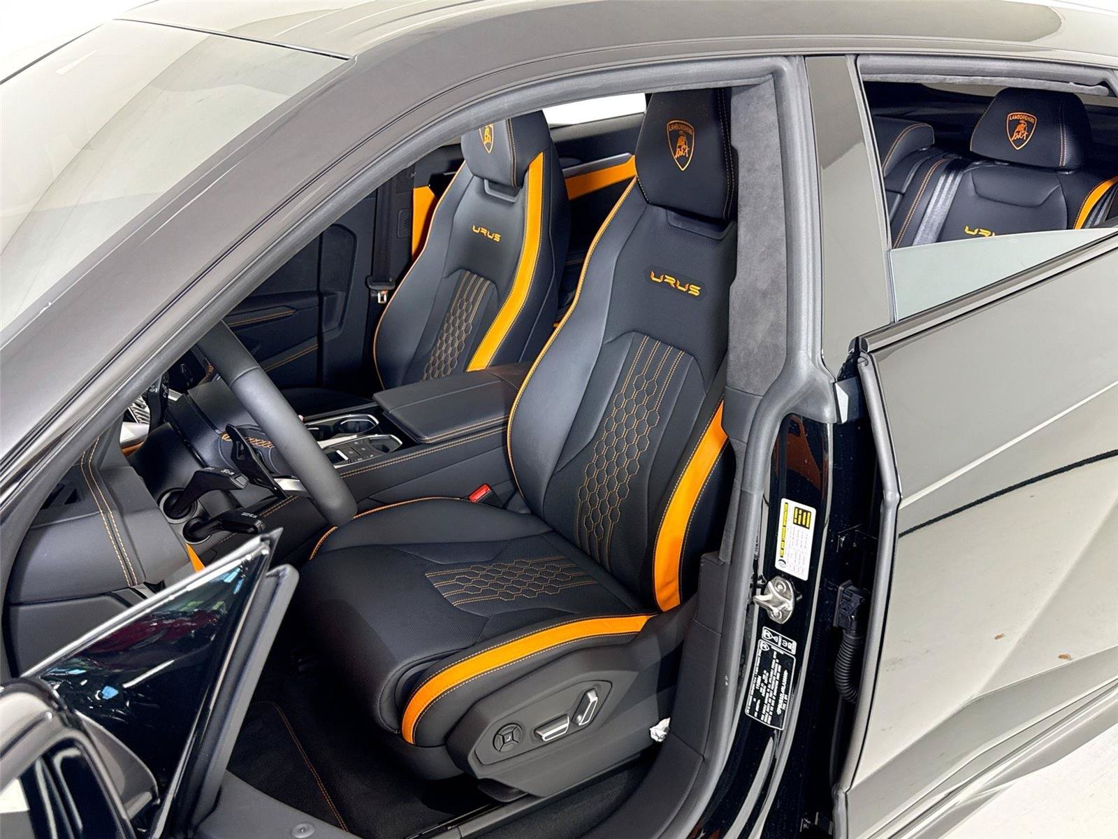 Used 2024 Lamborghini Urus S AWD/4WD image 12