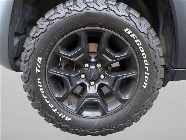 Used 2019 Jeep Cherokee Trailhawk w/ Comfort/Convenience Group AWD/4WD image 6