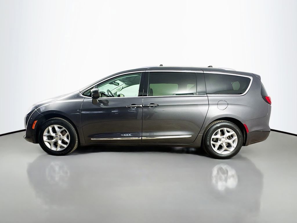 Used 2019 Chrysler Pacifica Touring-L w/ Advanced Safetytec Group FWD image 4
