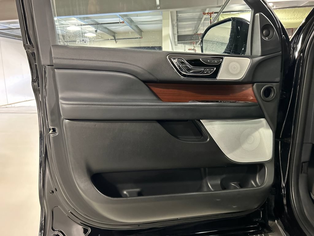 Certified 2023 Lincoln Navigator Reserve AWD/4WD image 9