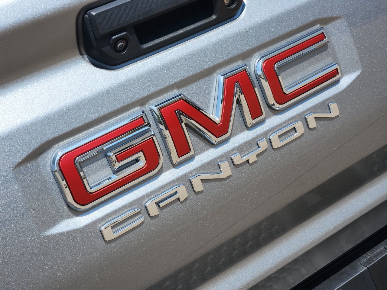 Used 2024 GMC Canyon AT4X AWD/4WD image 8