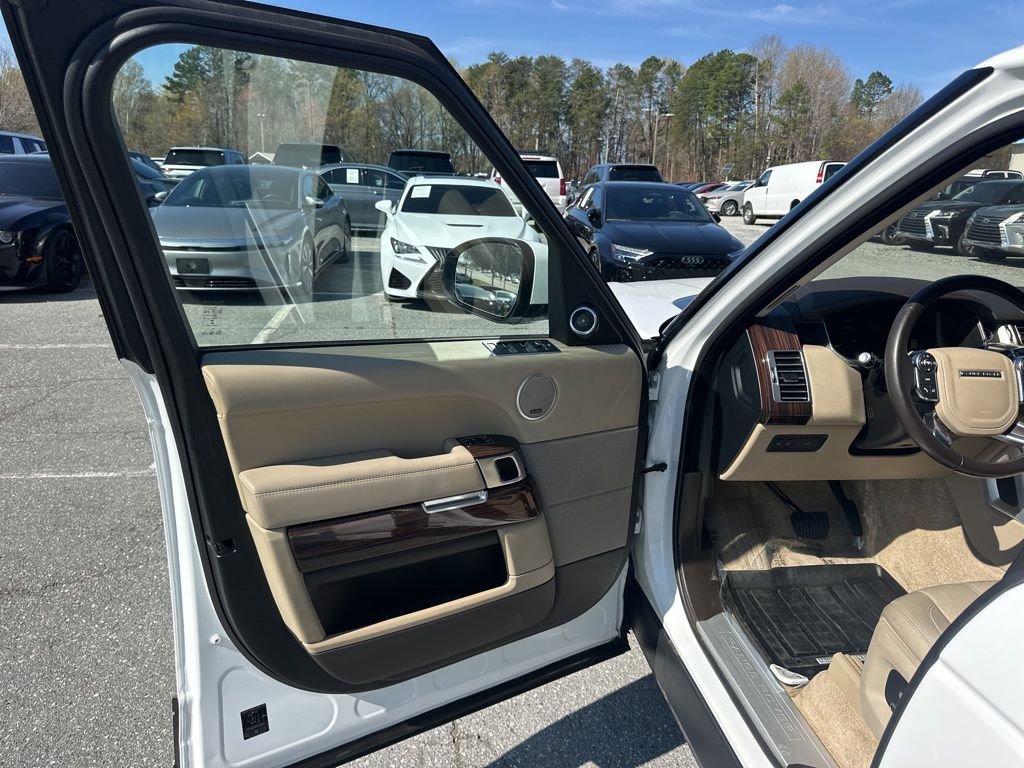 Used 2016 Land Rover Range Rover HSE image 24