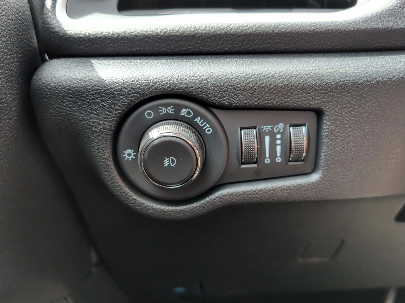 New 2026 Chrysler Pacifica Select image 15