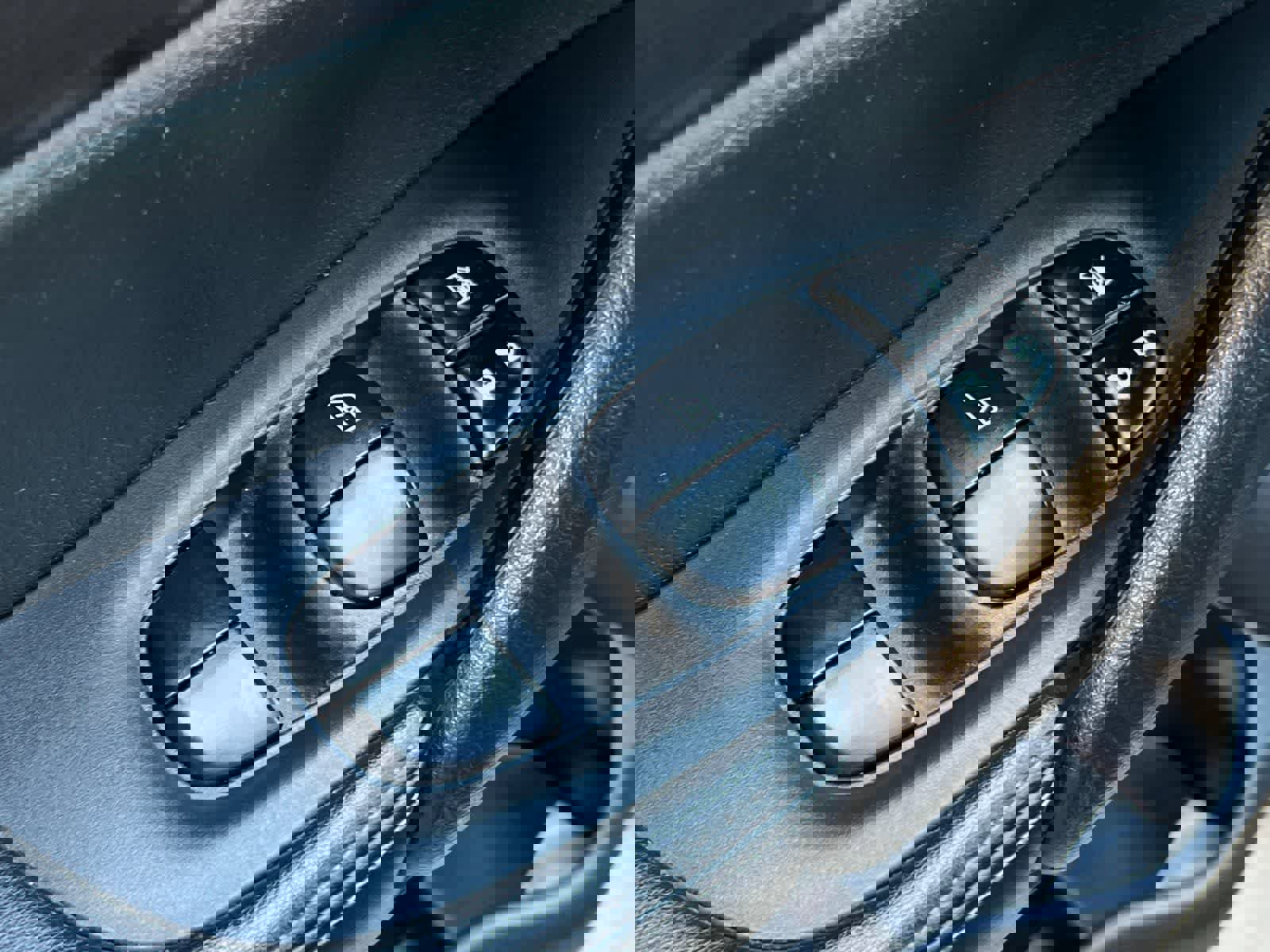 Used 2020 Nissan Rogue Sport S image 14