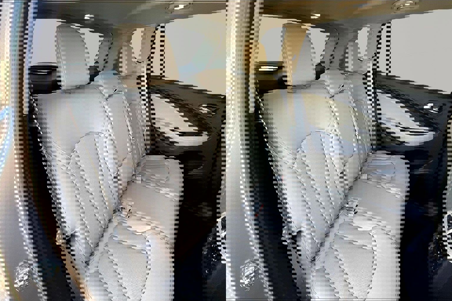 Used 2020 Buick Envision Essence FWD image 25