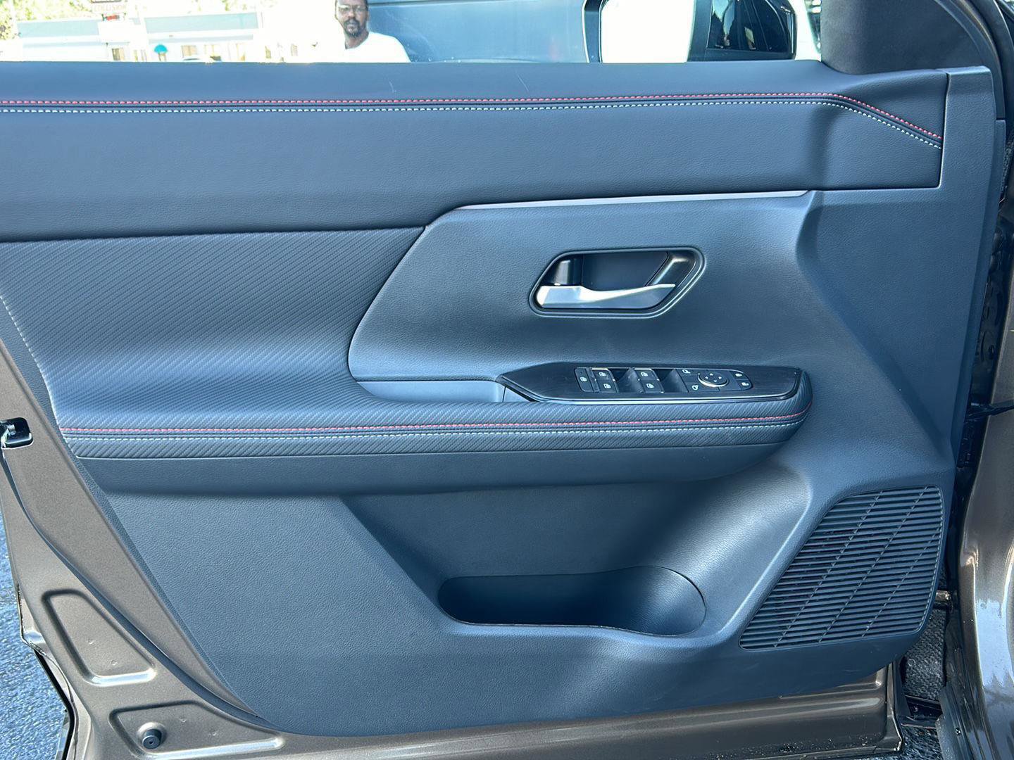 New 2026 Nissan Kicks SR w/ Cold Weather Package image 13