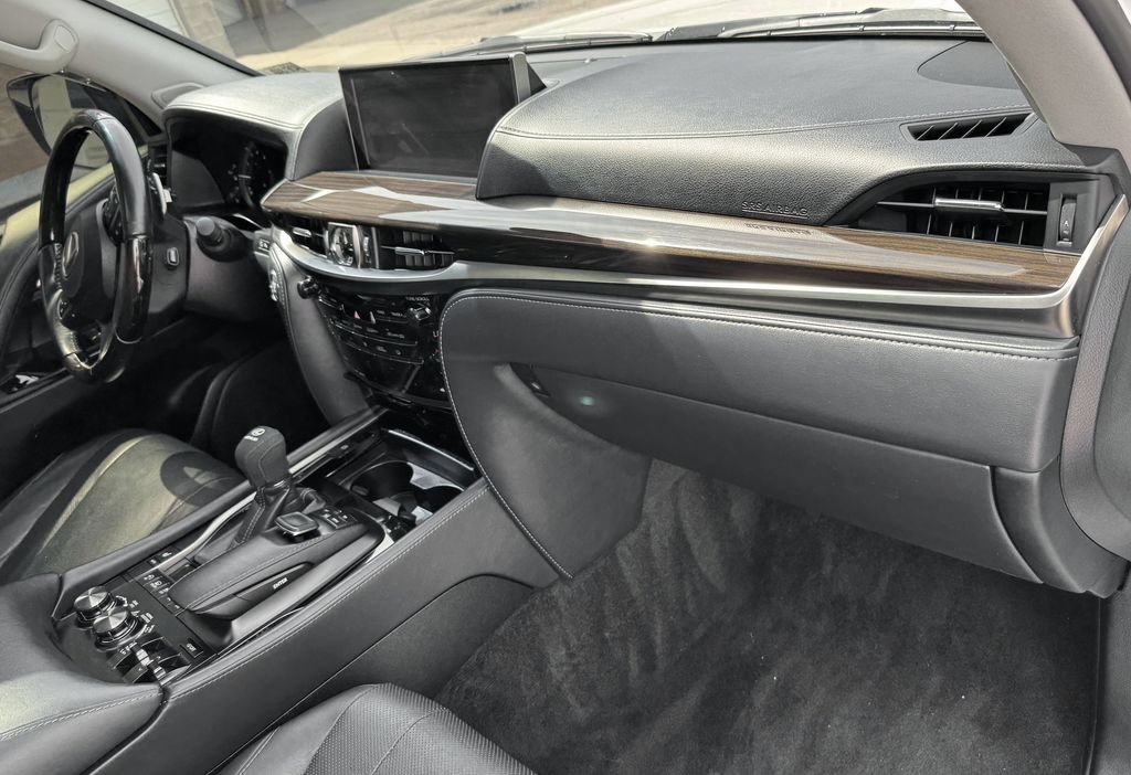 Used 2018 Lexus LX 570 4WD image 33