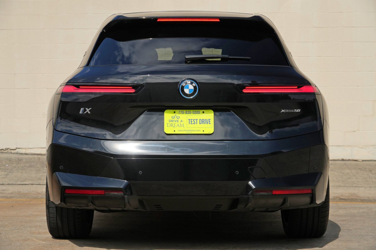 Used 2022 BMW iX xDrive50 w/ Sport Package AWD/4WD image 10