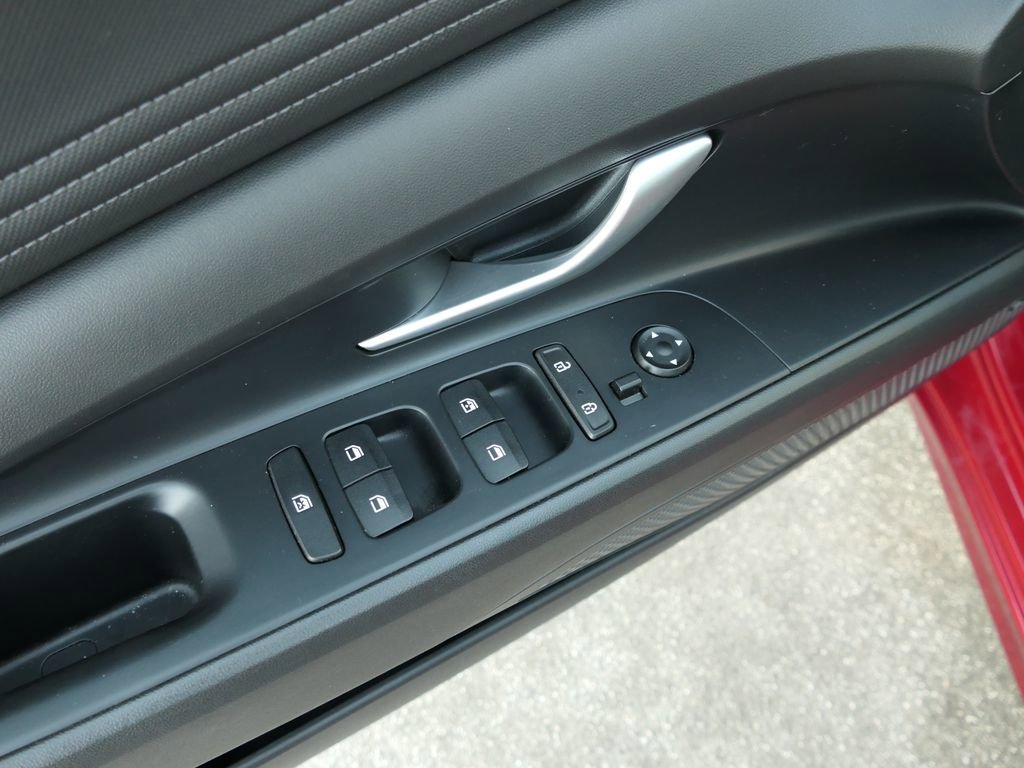 Certified 2023 Hyundai Elantra Limited image 13