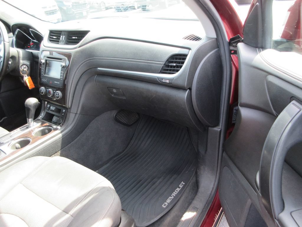 Used 2017 Chevrolet Traverse LT w/ Style and Technology Package FWD image 19