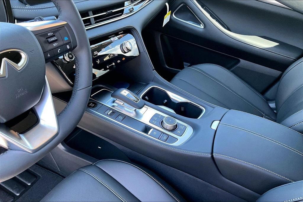 Used 2027 INFINITI QX60 Luxe w/ Cargo Package FWD image 17