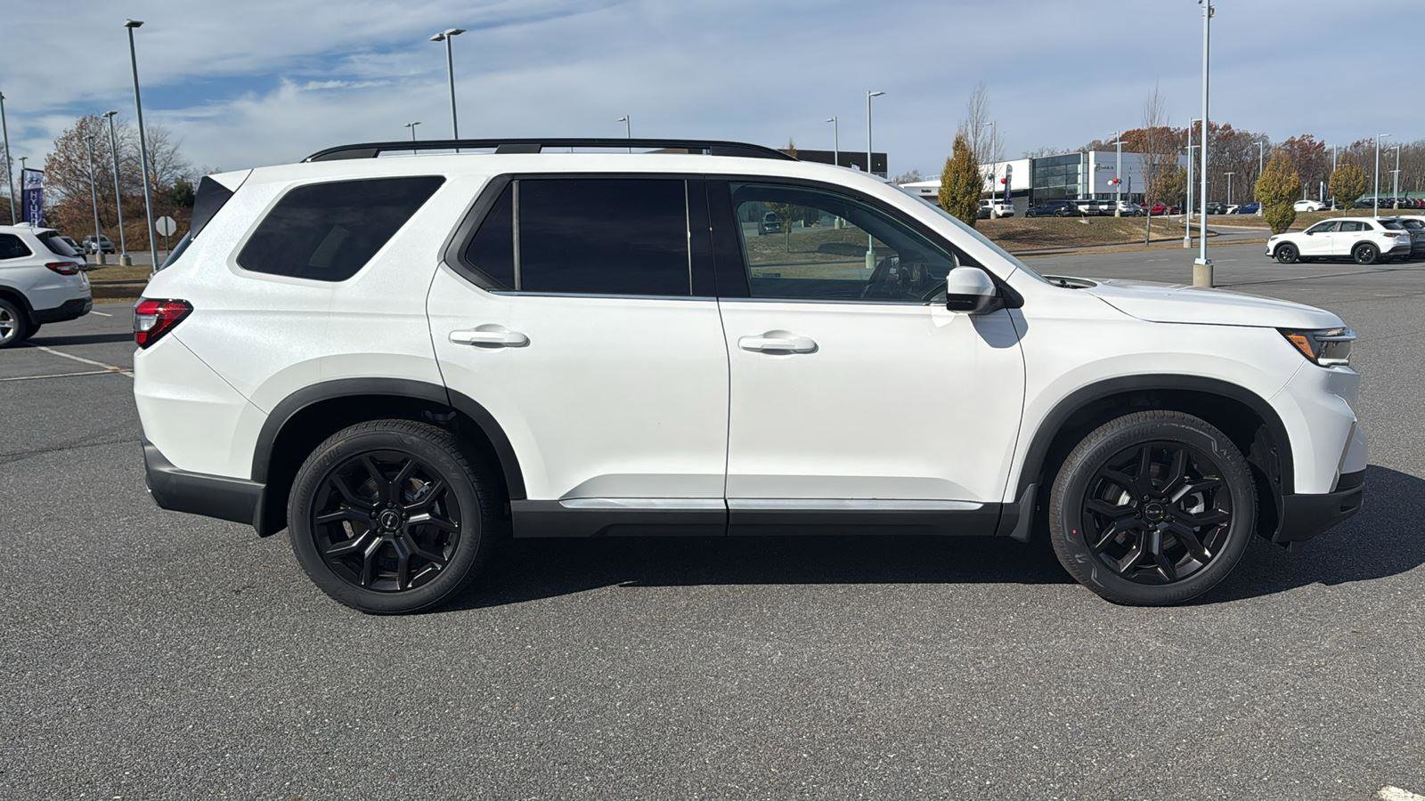 New 2025 Honda Pilot Touring image 4