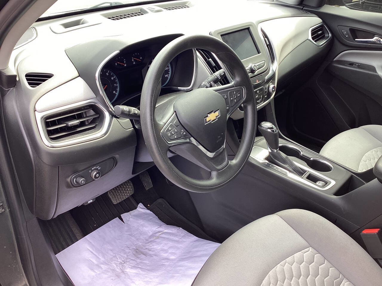 Used 2020 Chevrolet Equinox LS image 16