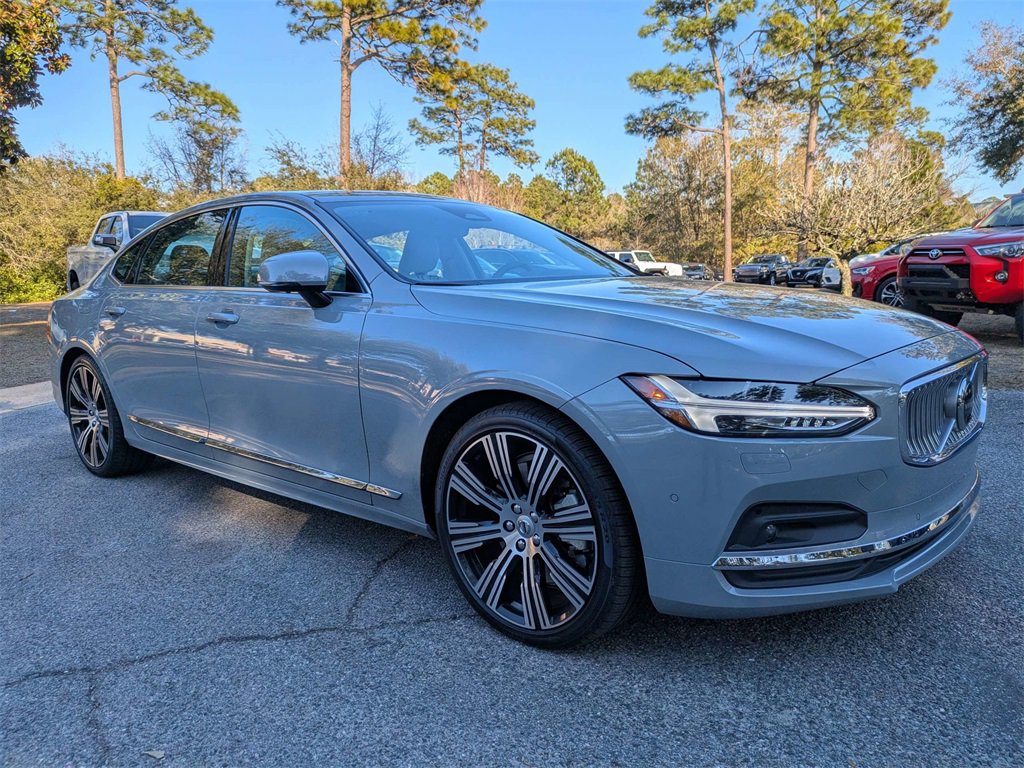 Used 2025 Volvo S90 B6 Plus image 2