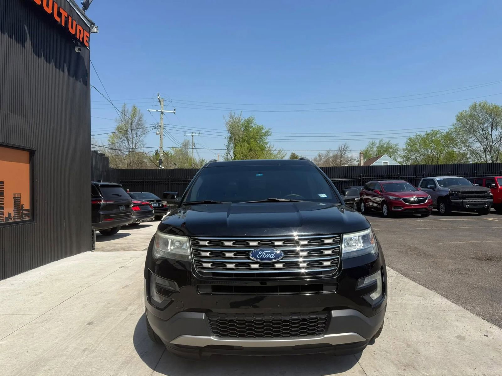 Used 2016 Ford Explorer XLT w/ Equipment Group 202A AWD/4WD image 3