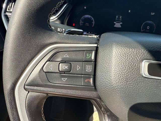 Used 2023 Jeep Grand Cherokee Altitude image 36