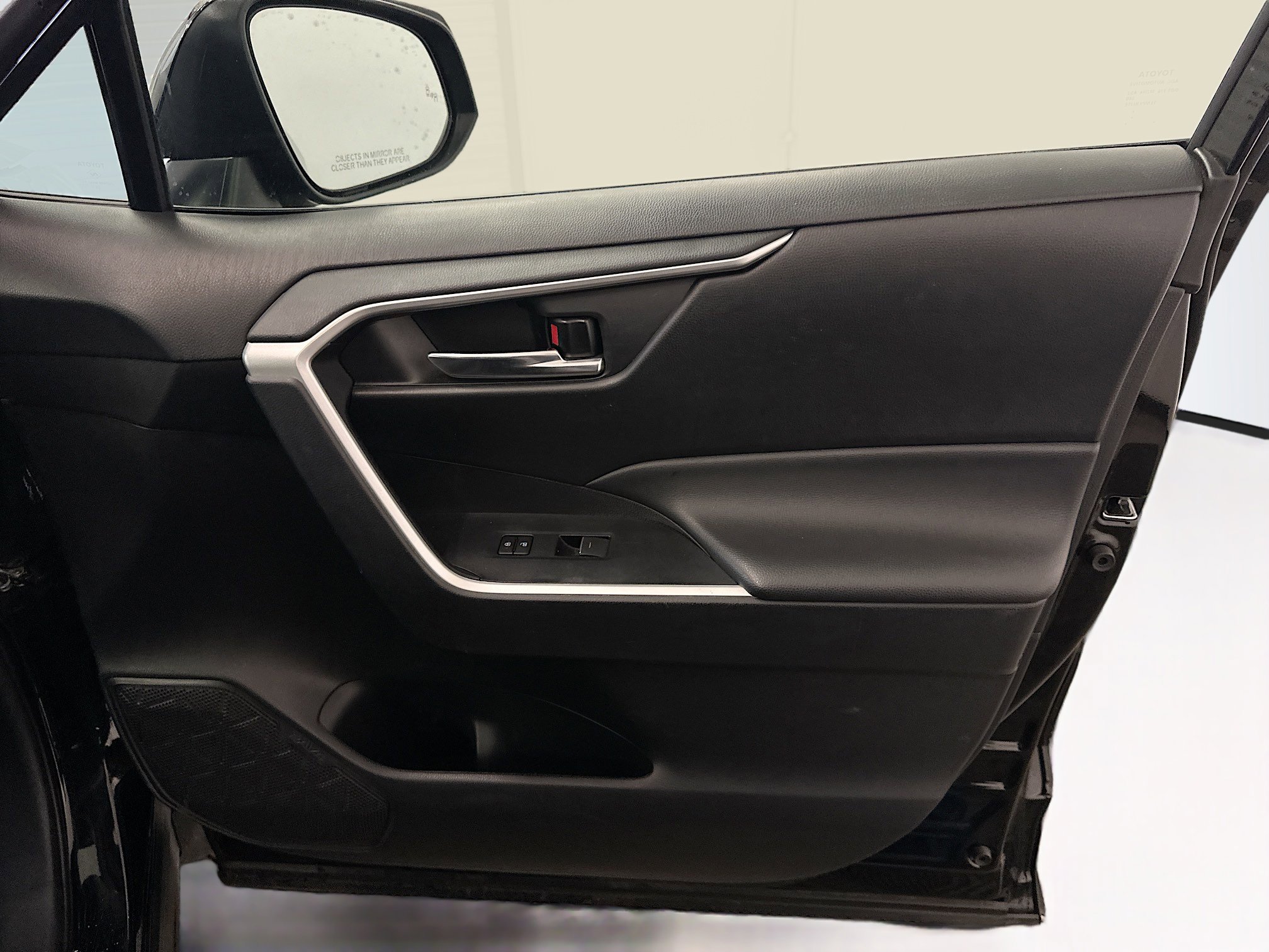 Used 2024 Toyota RAV4 XLE image 33