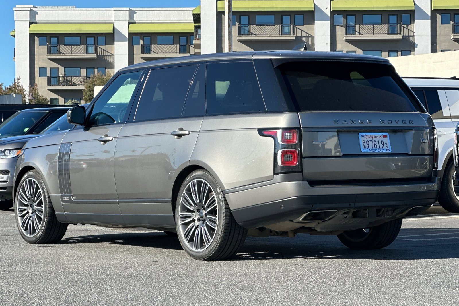 Used 2019 Land Rover Range Rover Long Wheelbase Autobiography image 3