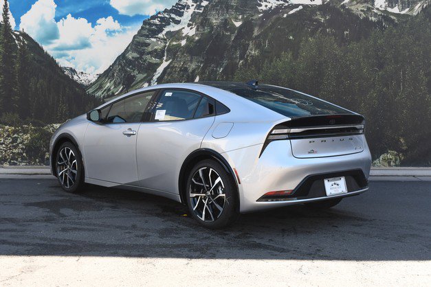 New 2026 Toyota Prius Plug-In Hybrid FWD image 3